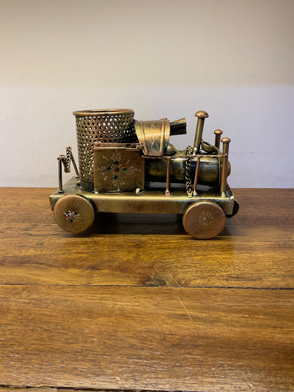 Handcrafted Vintage Car Pen Stand Steel Table Decor Sculpture
